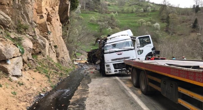  İspir yolunda tanker devrildi, ulaşım aksadı